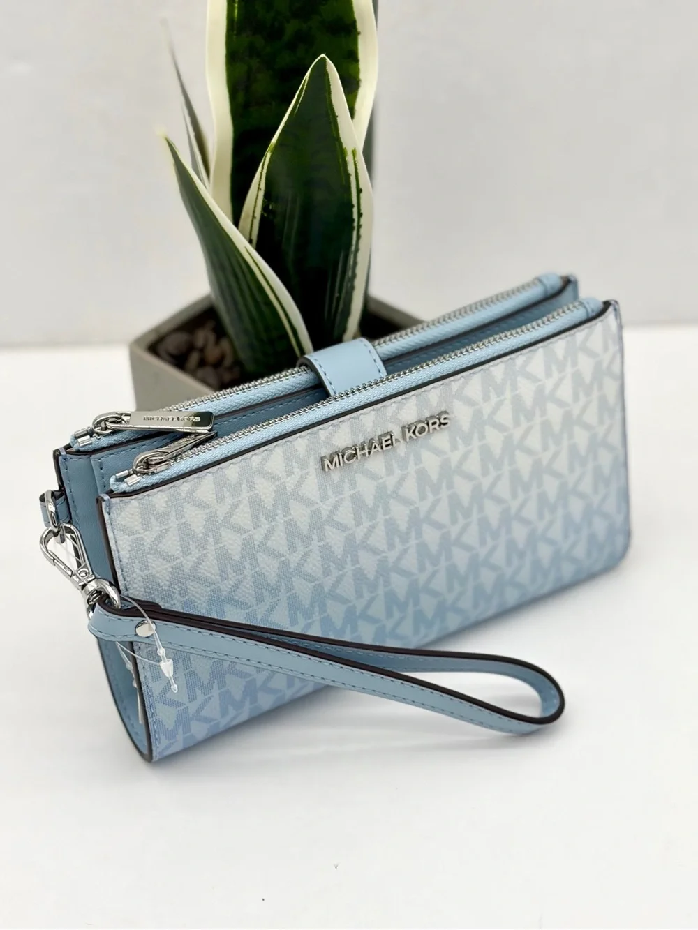 MICHAEL KORS Jet Set Large ombré Signature Logo Wristlet Wallet